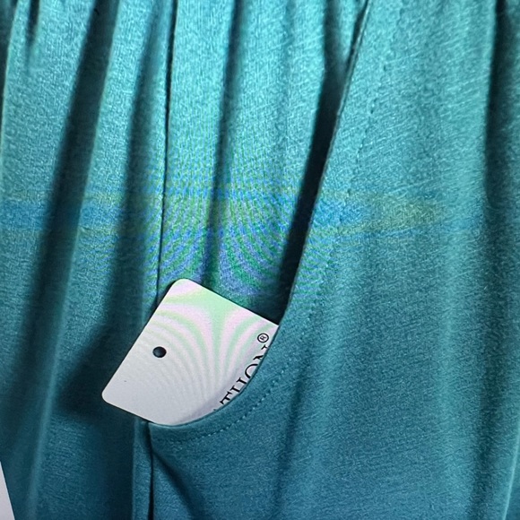 BNWT women’s beautiful dress with pockets, super comfy size XL - Picture 9 of 9